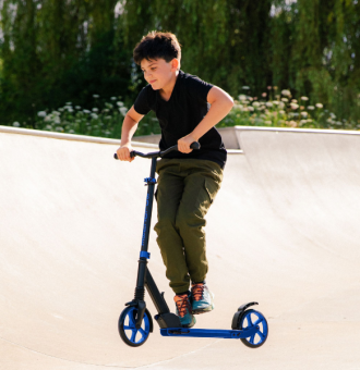 Big 2 Wheel Deep Blue Lifestyle 2