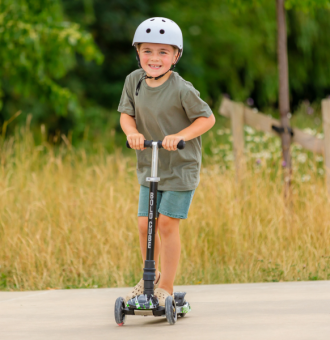 Big 3 Wheel Scooter Swift Green Lifestyle 2