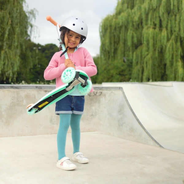 Teeny Mint Lifestyle 1